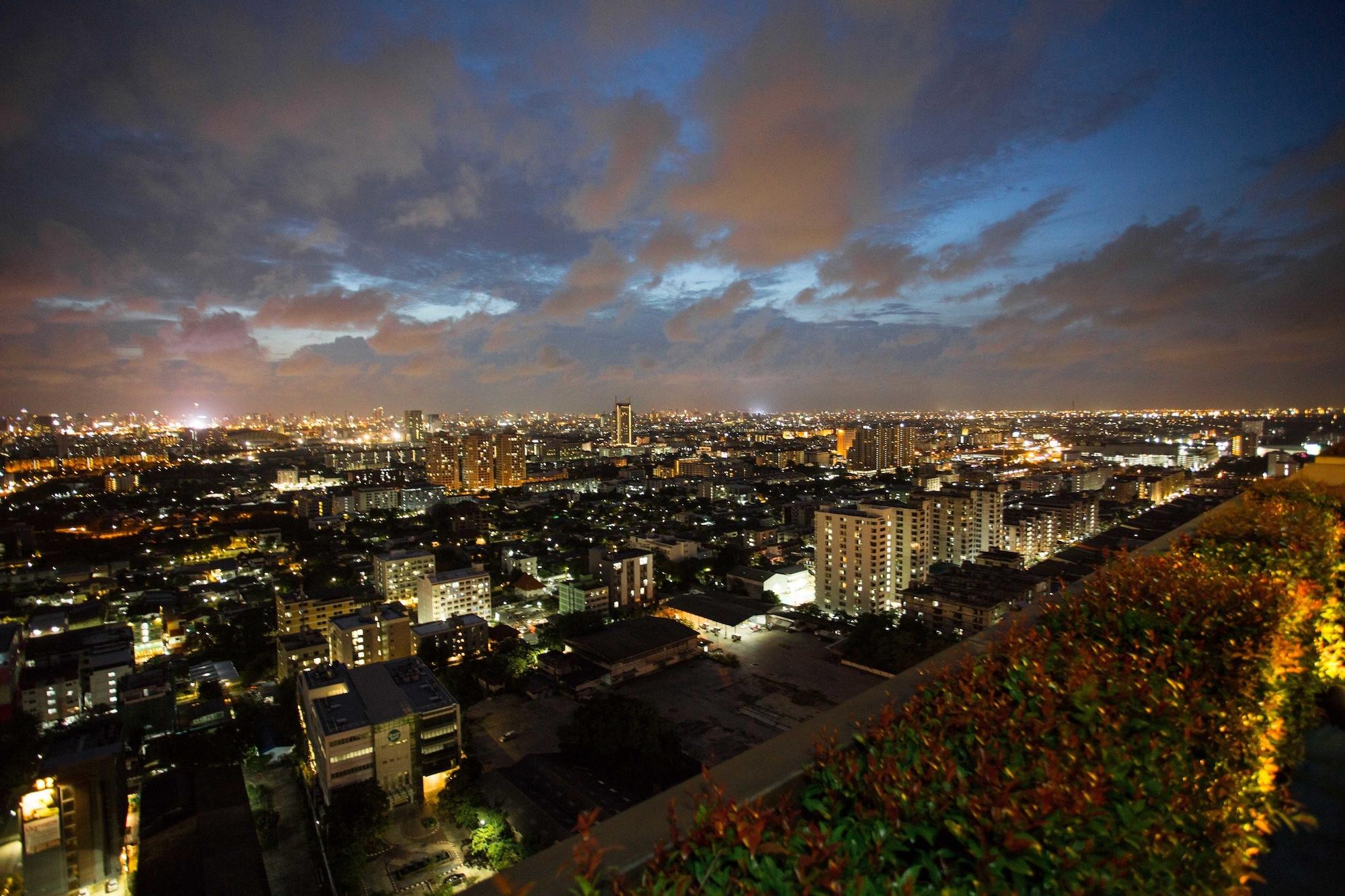 The Grand Fourwings Convention Hotel Bangkok Exterior photo