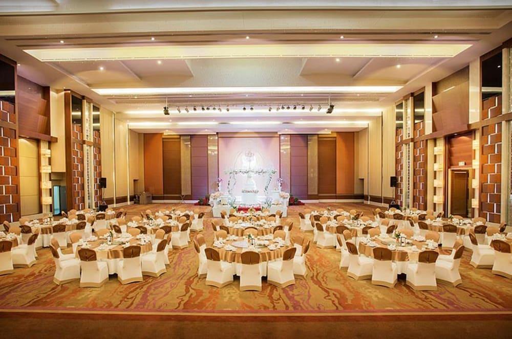 The Grand Fourwings Convention Hotel Bangkok Exterior photo