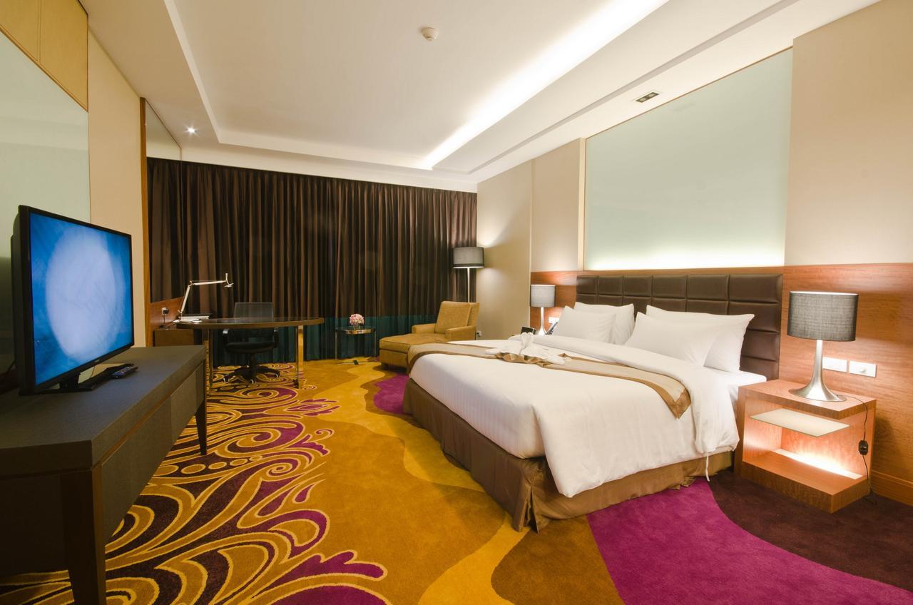 The Grand Fourwings Convention Hotel Bangkok Exterior photo