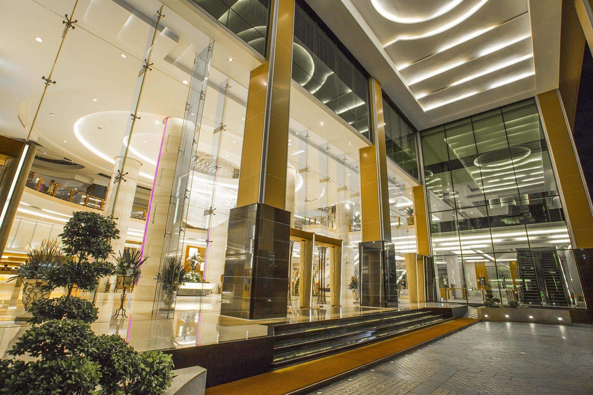 The Grand Fourwings Convention Hotel Bangkok Exterior photo